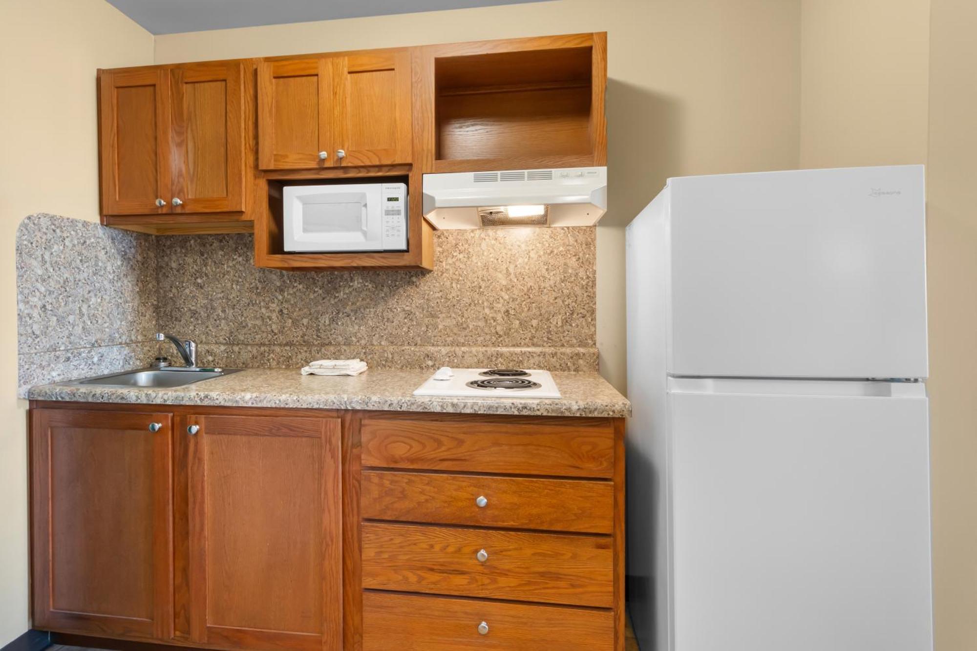 Risewell Kitchen Suites Плезантон Екстер'єр фото